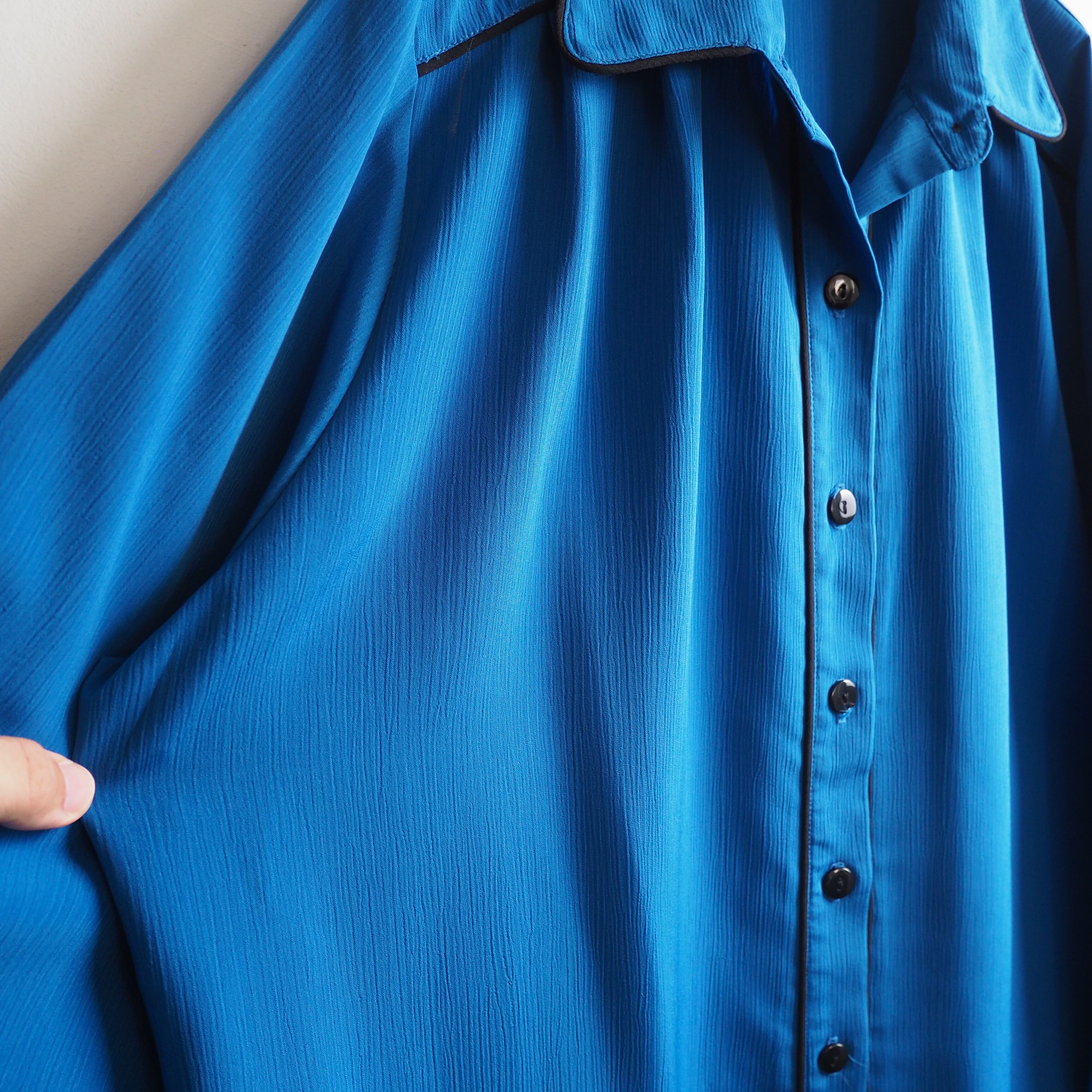 1990s Beautiful Turquoise Blue color vintage Drape loose pleats shirt (made in USA)