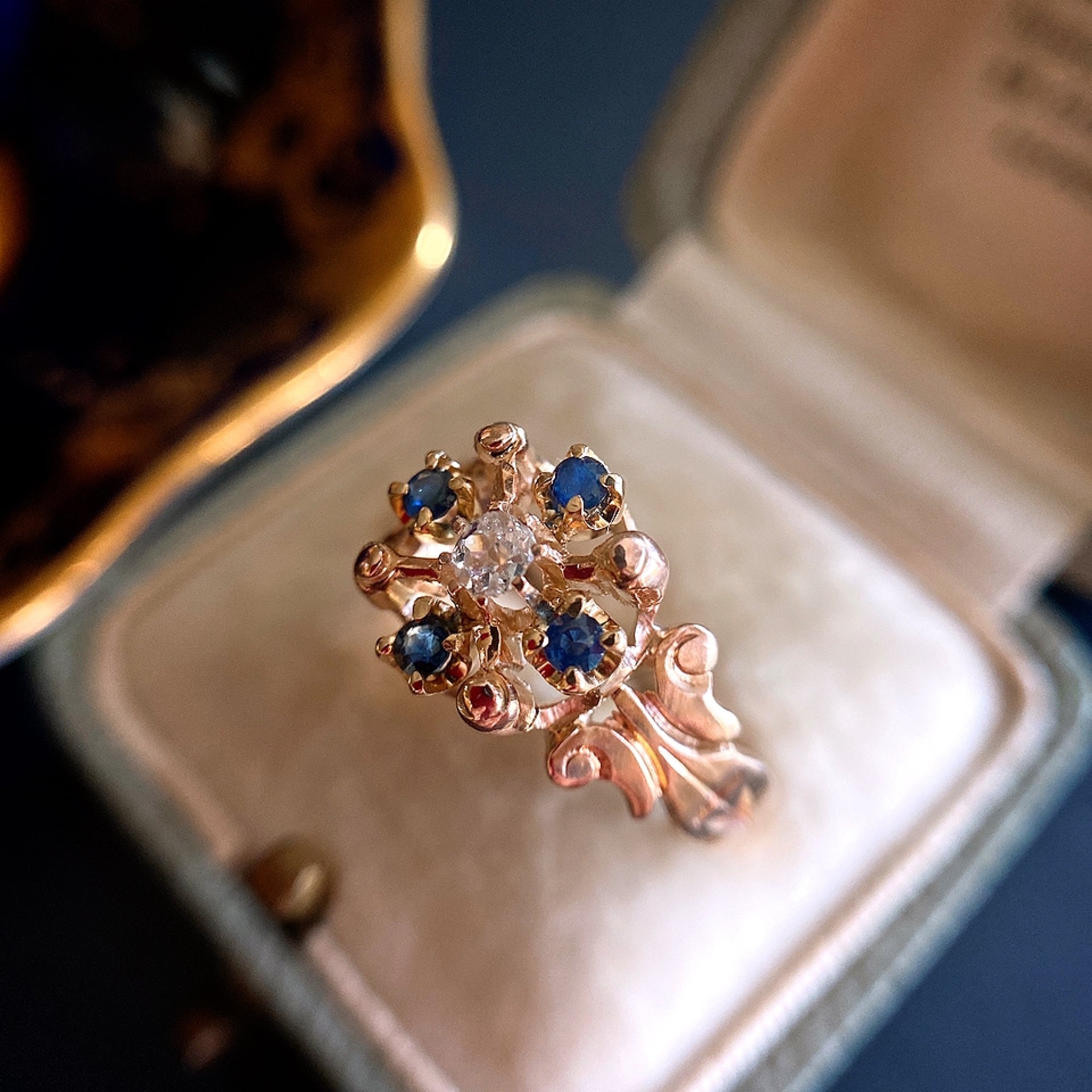 ダイヤモンド&サファイアヴィクトリアンリング | Maria Alonso Antiques