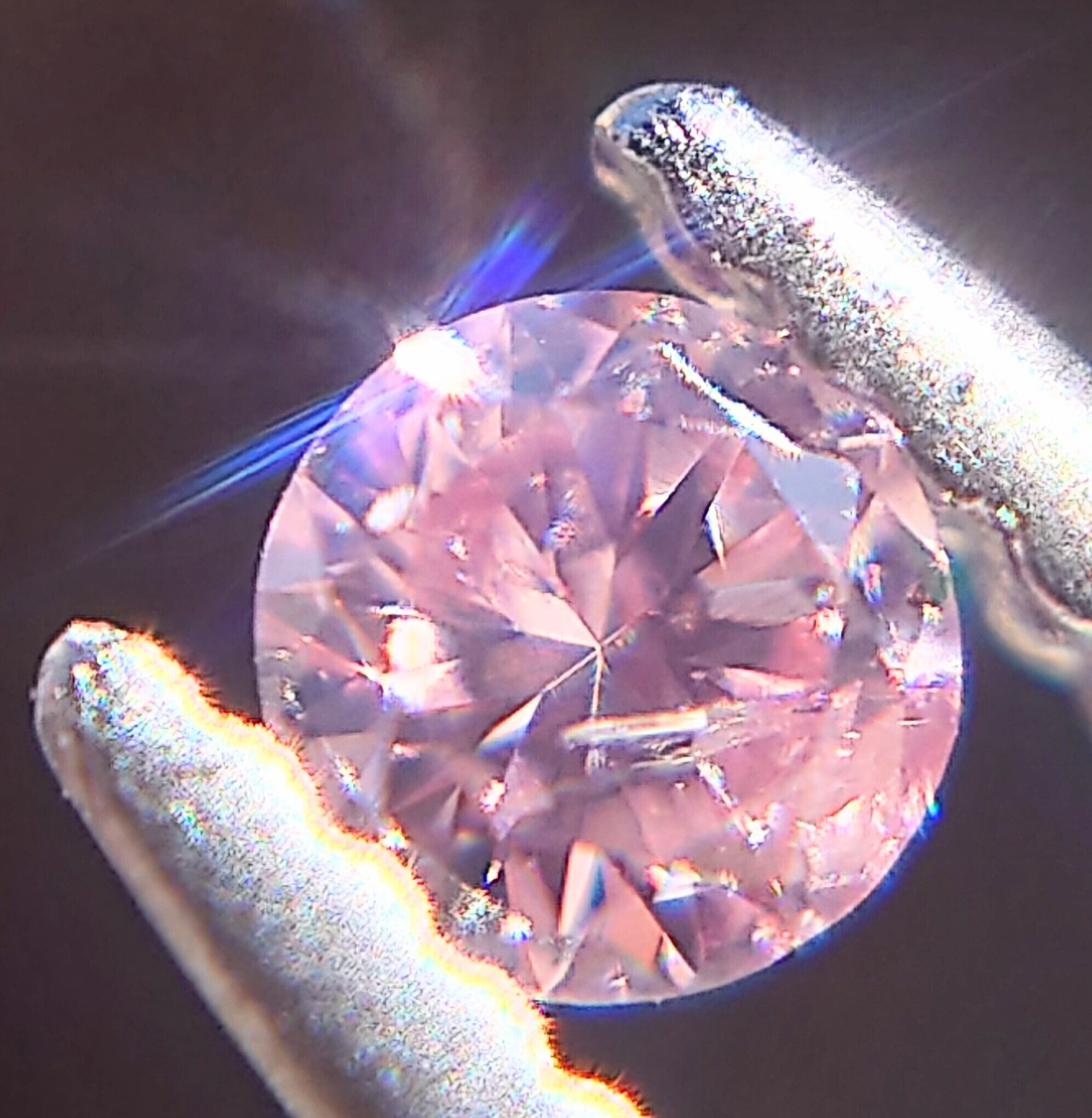 極濃Fancy vivid purplish pink 0.041ct ルース