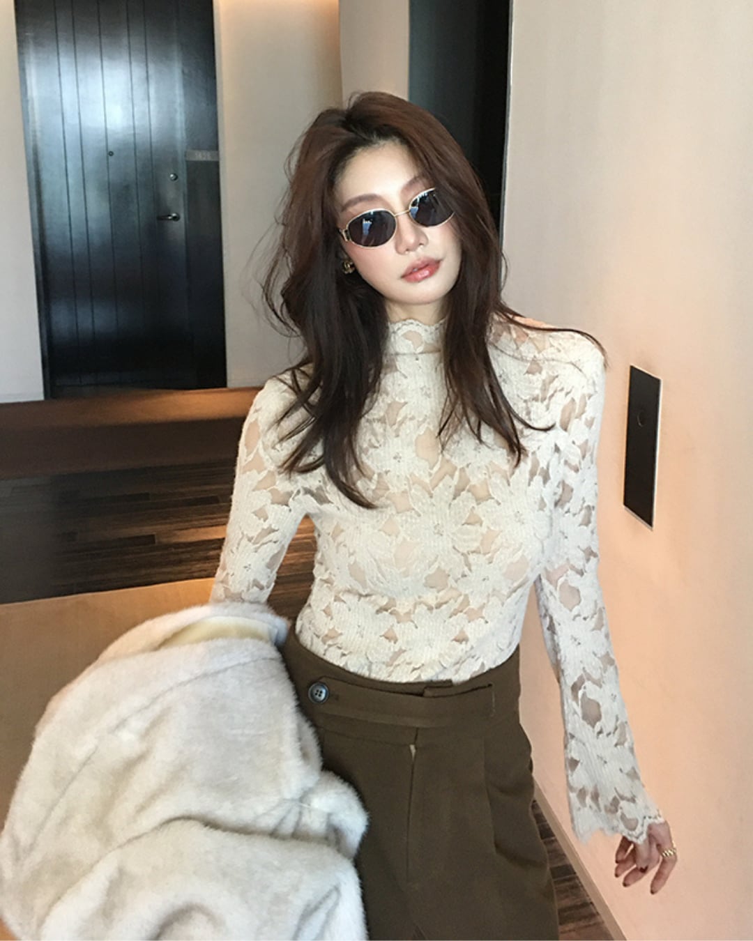 レースハイネックトップス A25357