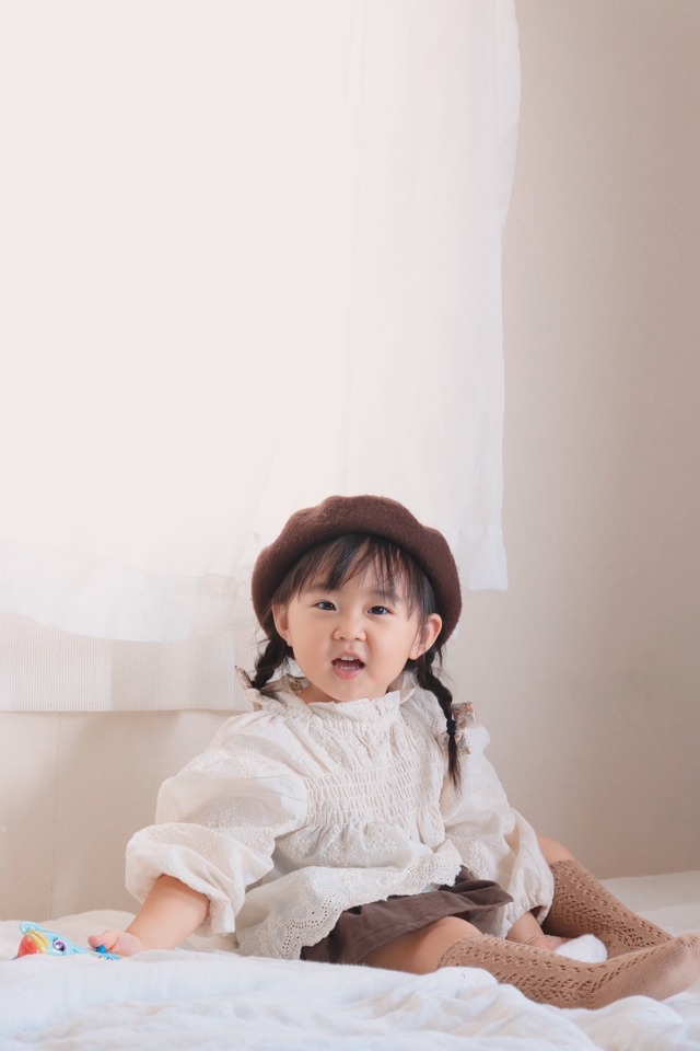 【取寄】たっぷりギャザーのガーリーなスカラップ刺繍ブラウス