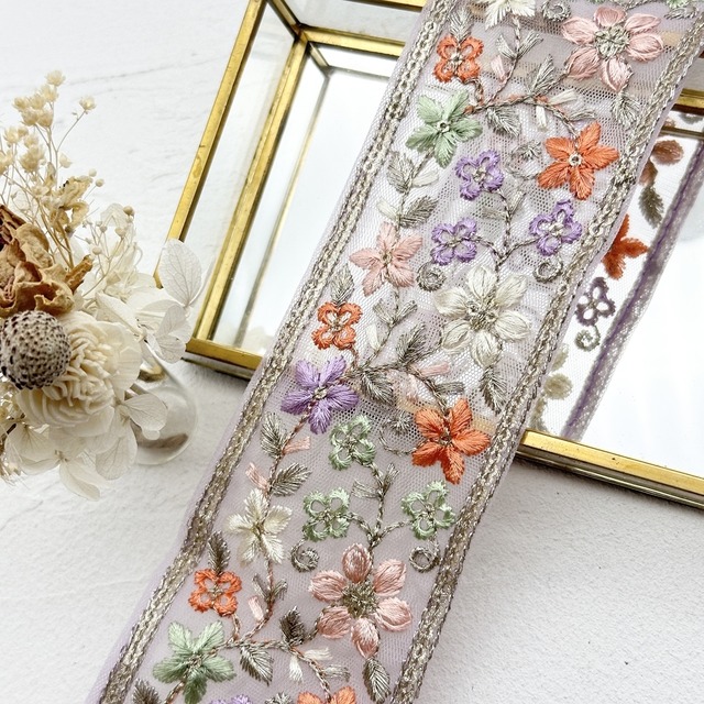 キュートフローラ　[ホワイトグレープ]　インド刺繍リボン　2390