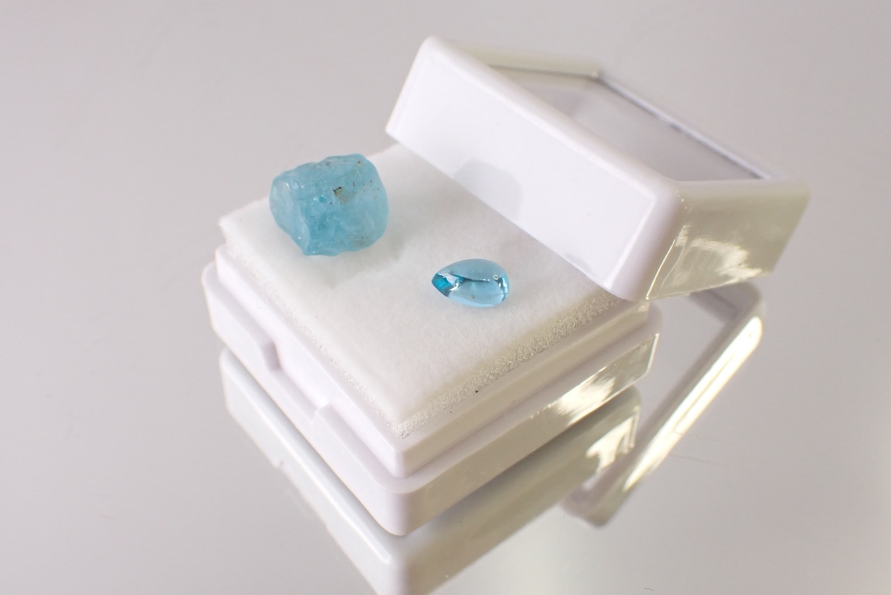 【原石セット】アパタイト　0.51ct/4.19ct　[D6-132]