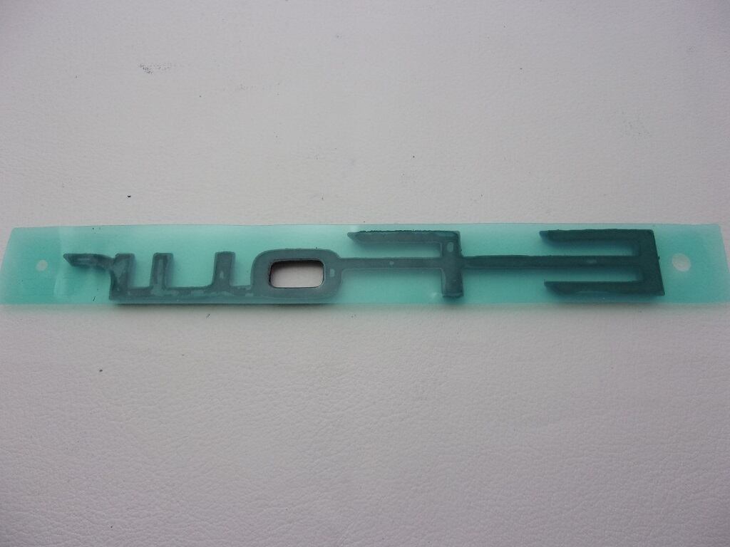 60系プリウス ( PRIUS ) カラーNO202ブラックエンブレム E-Four文字