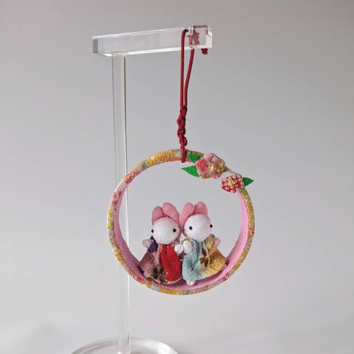 壁掛け　輪っかに2匹のうさちゃん