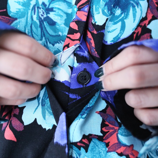 beautiful blue base flower pattern over silhouette fry-front minimal mode shirt