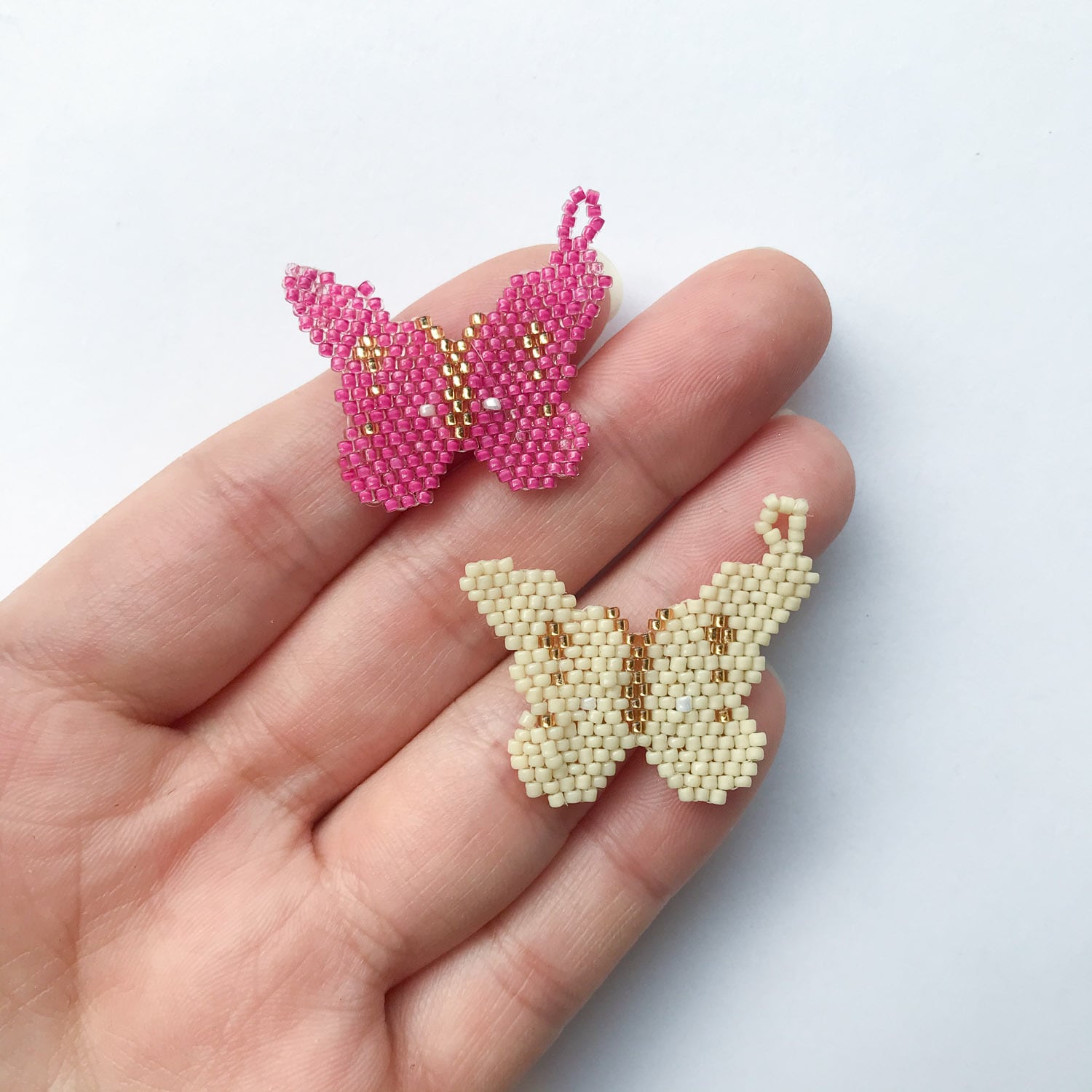 再入荷〉カラフル蝶ビーズステッチチャーム | Dua-アクセサリーパーツ