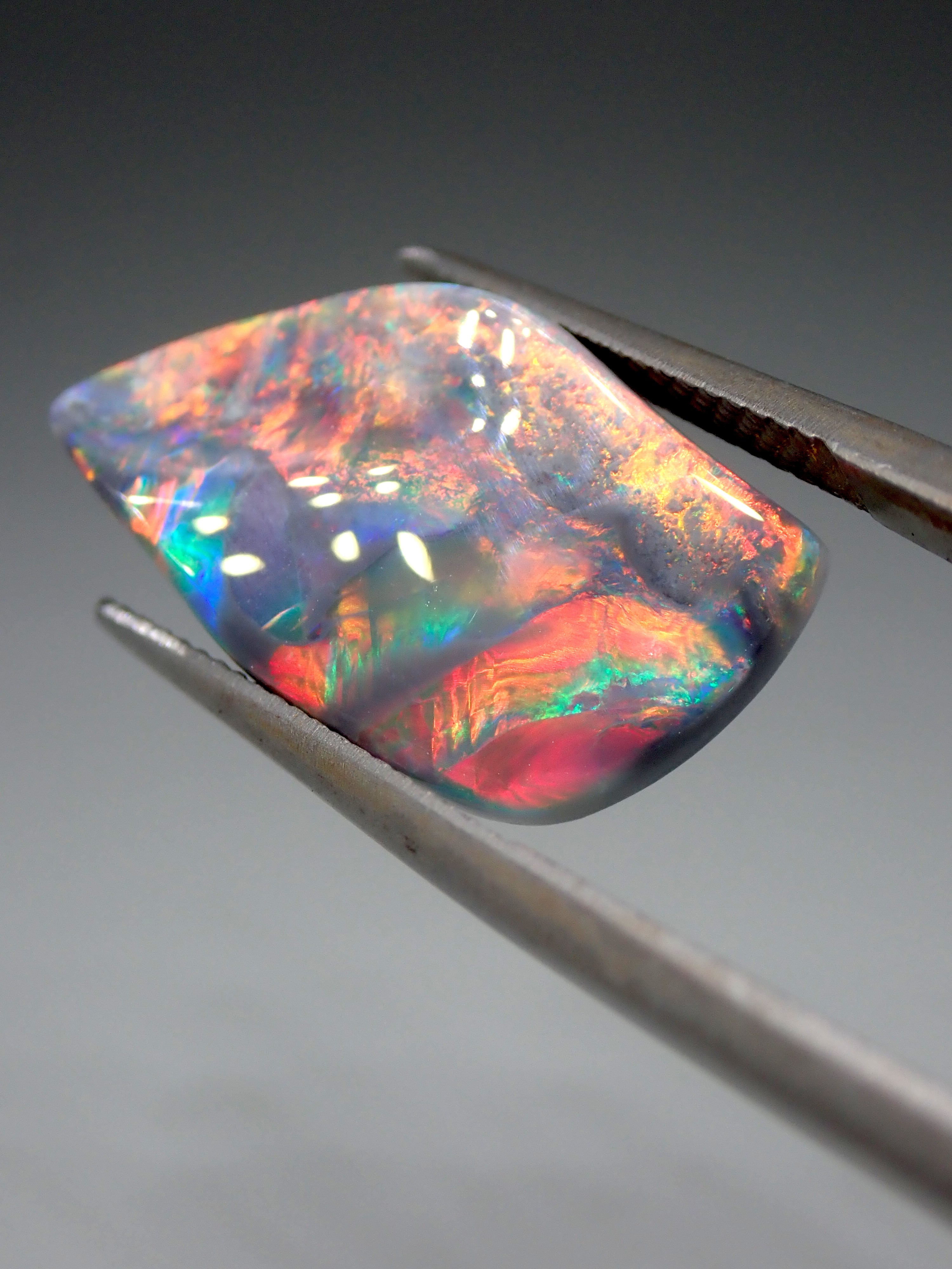 錦秋の山並み》大粒ブラックオパール 6.250ct ルース | シークレット