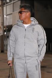 ラインジップアップパーカー