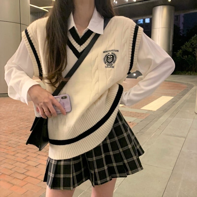 送料無料 だぼカワ スクールガール風 ニット ベスト 学生 通学 制服 ライン 刺繍 Vネック 韓国学生風 女子高生 Lamitte Deco トレンド 韓国ファッション ショップ Base店