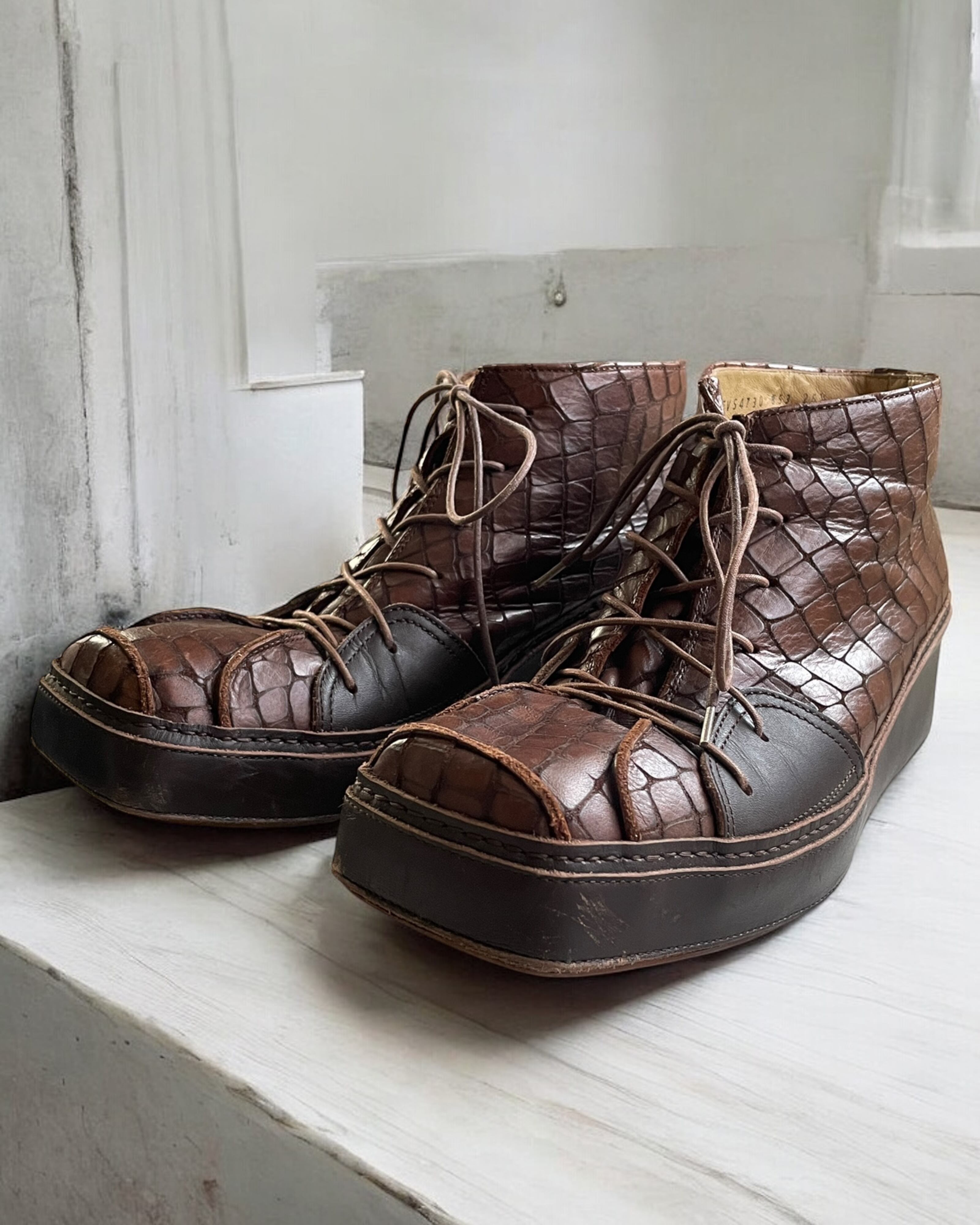 90-00s Mihara Yasuhiro - Croc-Embossed Square Toe Boots | Atelier