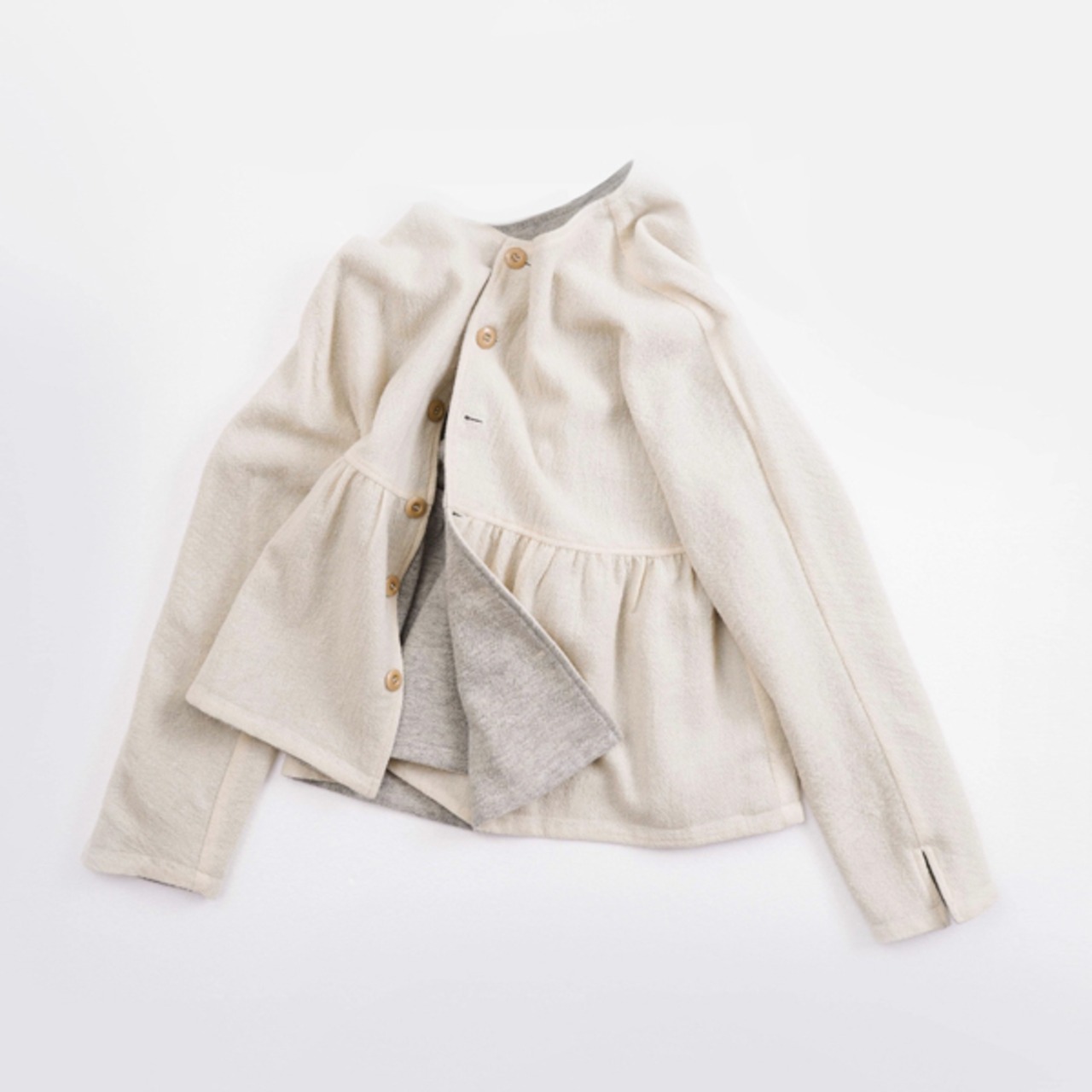 初雪と朝霧をまとうリバーシブルウールカーディガン《W0215》