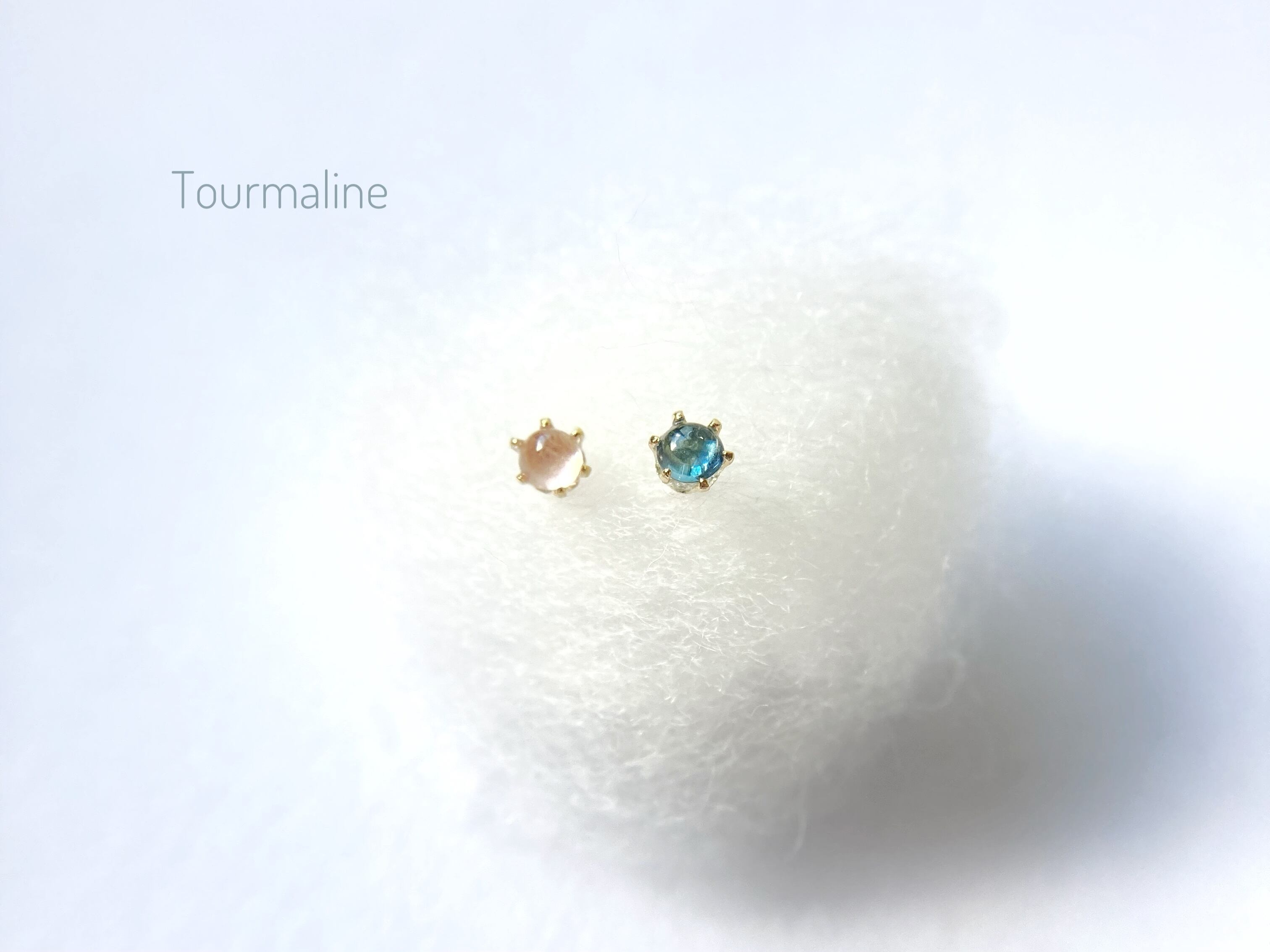 ❹トルマリン一粒ピアス/ノンホールピアス