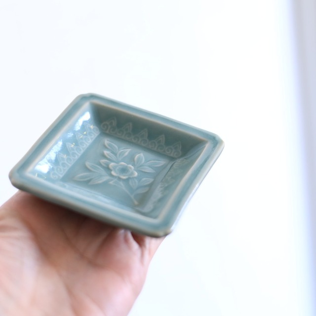 AS青磁  花紋豆皿