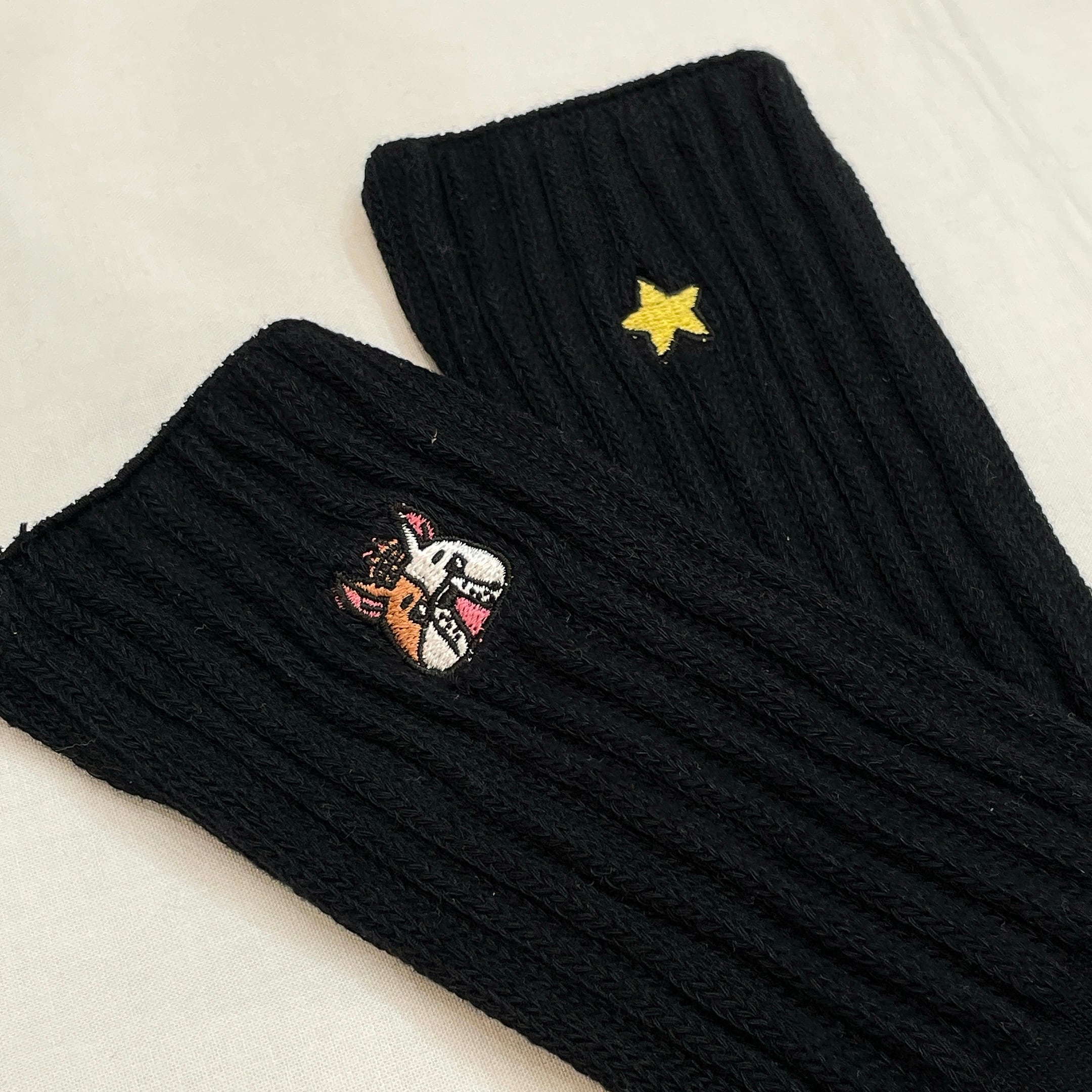 LOFT×谷口智則 コラボ靴下 / ブルドッグたんていときえたほし【レター