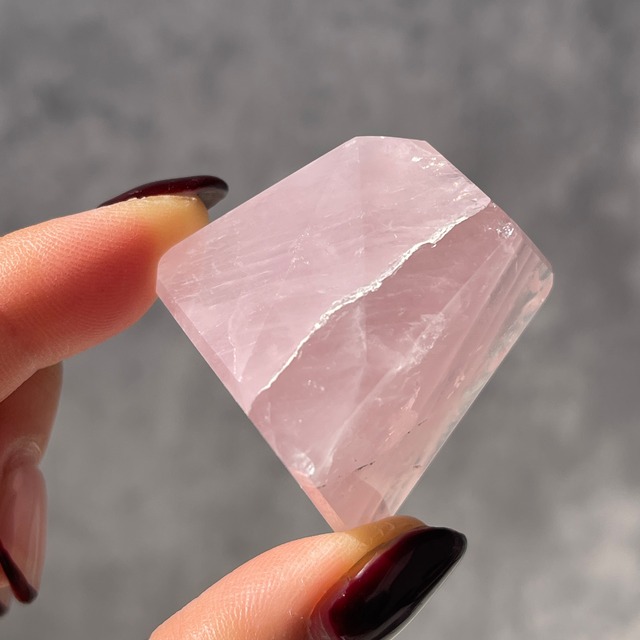 ブラジル・バイーア州産 ローズクォーツ ポリッシュ｜石目が美しい一点もの