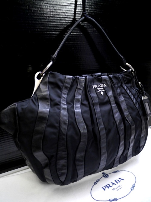 美品◆PRADA プラダ 大容量 ナイロンｘレザー切替 変形デザイン トート ハンド バッグ 黒◆ 変形が可愛らしい使い勝手抜群の大容量モデル♪