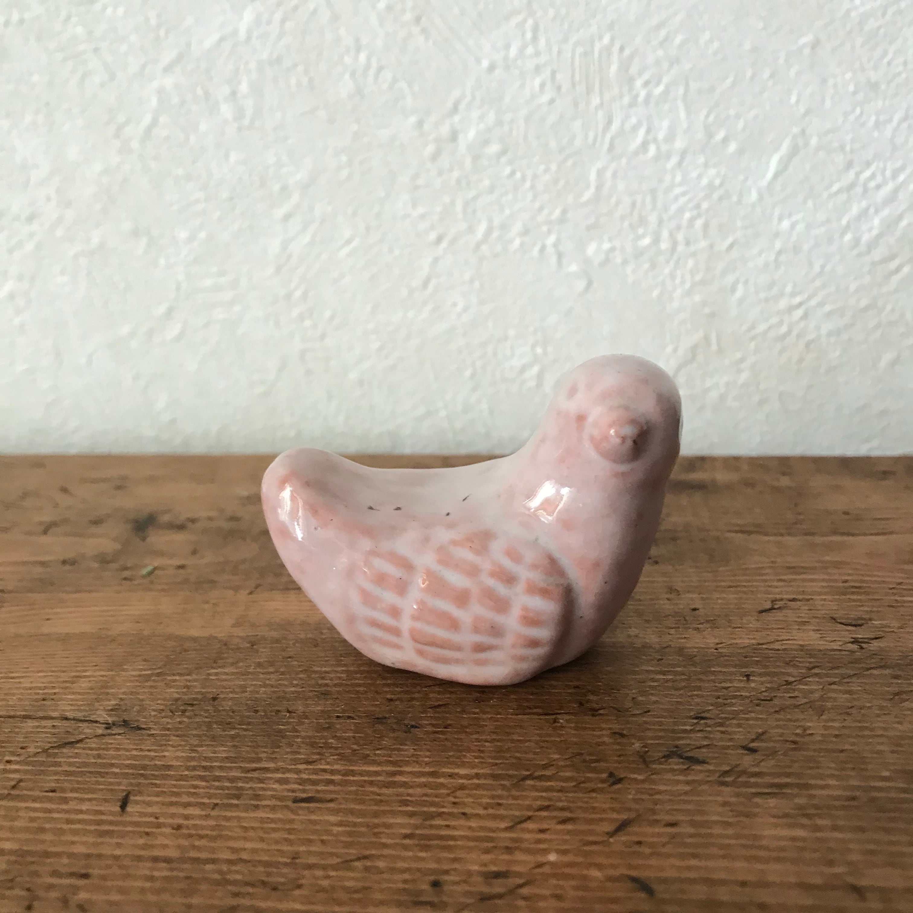 ピンクっぽい鳥