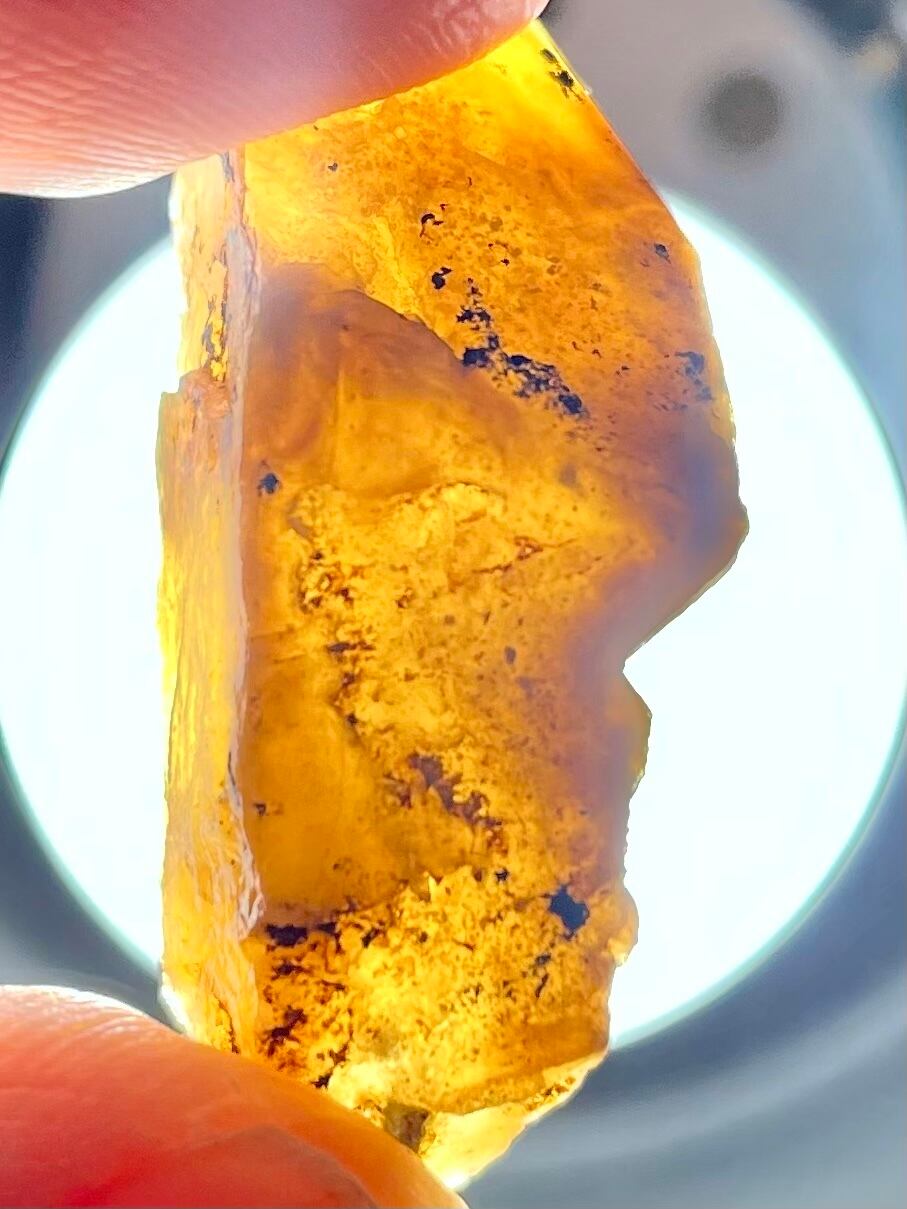 16) 聖石ザギ・マウンテンクオーツ「ゴールデン・ザギ」