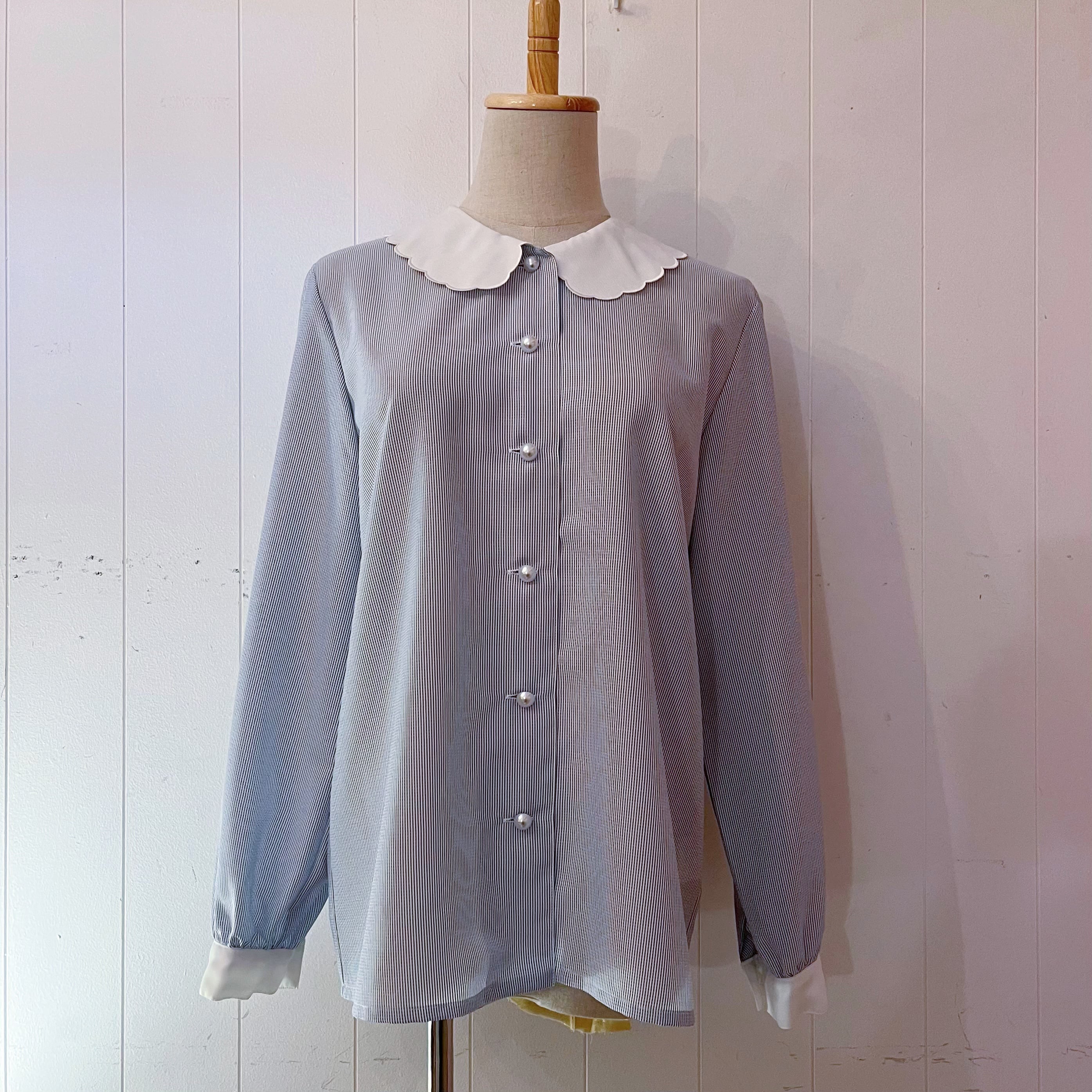 scallop collar pearl button blouse
