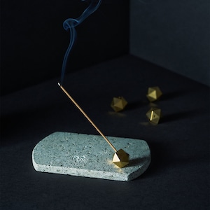 《大谷石の香皿と真鍮製の香立て》Oya Incense Set<brass>（オオヤ インセンス セット ブラス）  |  NAGAE+（ナガエプリュス）