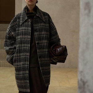 Checked Oversized Wool Coat. T3908