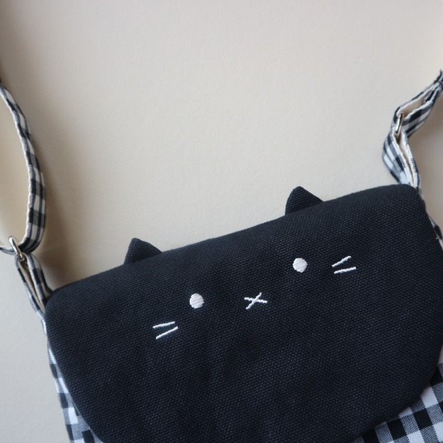 【完売】くろごまネコさんのおでかけポシェット