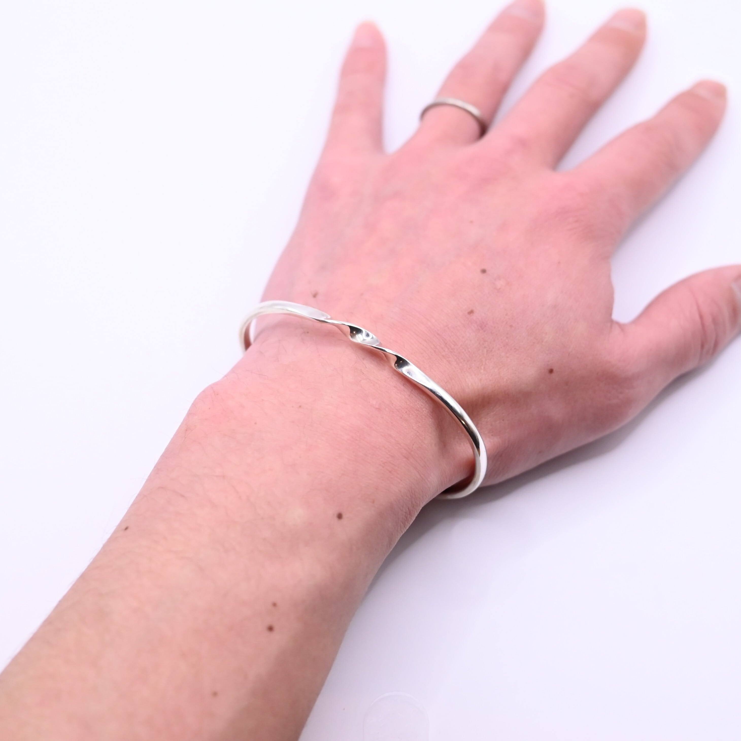ERICKA NICOLAS BEGAY / CENTER TWIST BANGLE(L) | GANKO