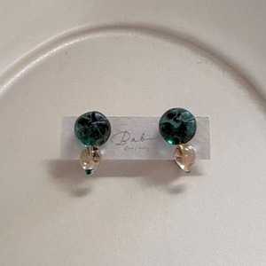 ガラスピアス　［ Meringue Drop ］　-deep emerald-