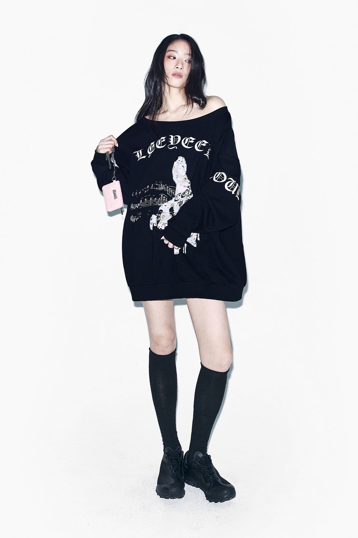 l.e.e.y] GRAPHICS OFF-SHOULDER SWEATSHIRT BLACK 正規品 韓国