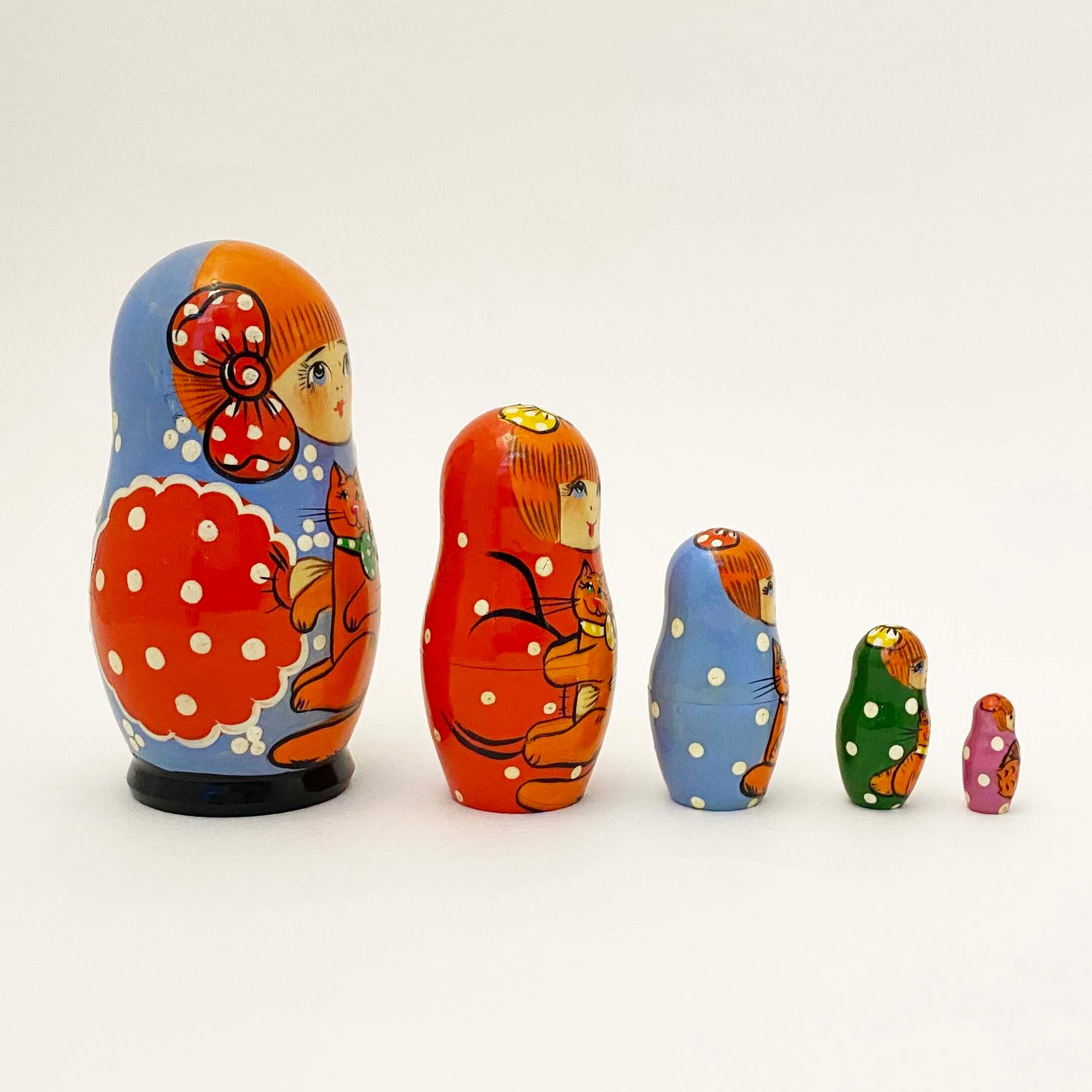 ユーリ工房マトリョーシカ / ネコ抱っこ赤5個組