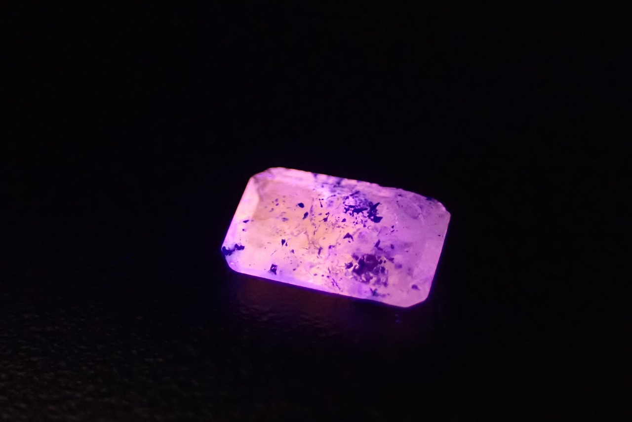 ラズライトインソーダライト　0.54ct　[C7‐53]