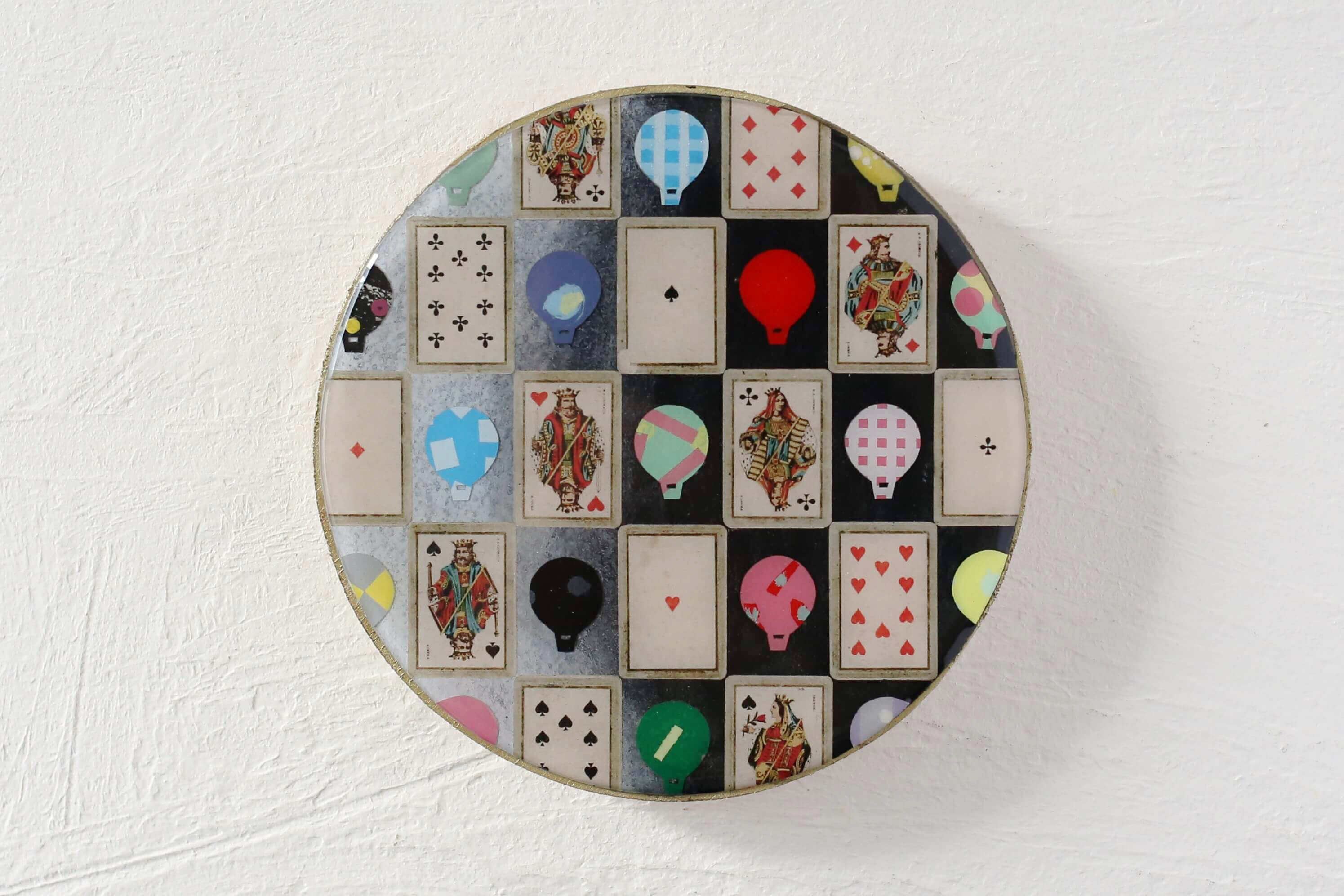 壁掛けオブジェ「トランプとききゅう」 M-065