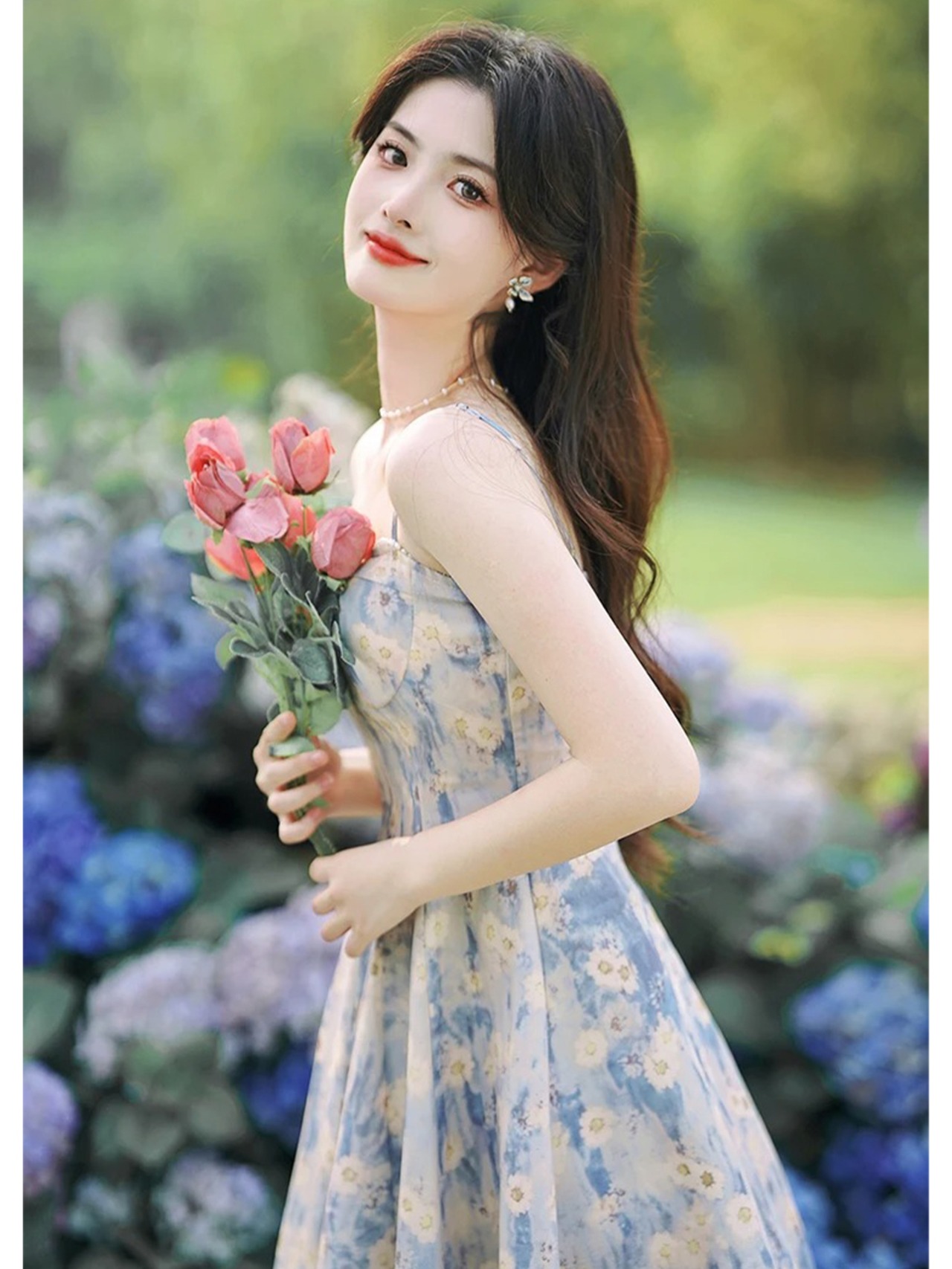 【0030】Blue Flower A-Line Short Sleeve Dress