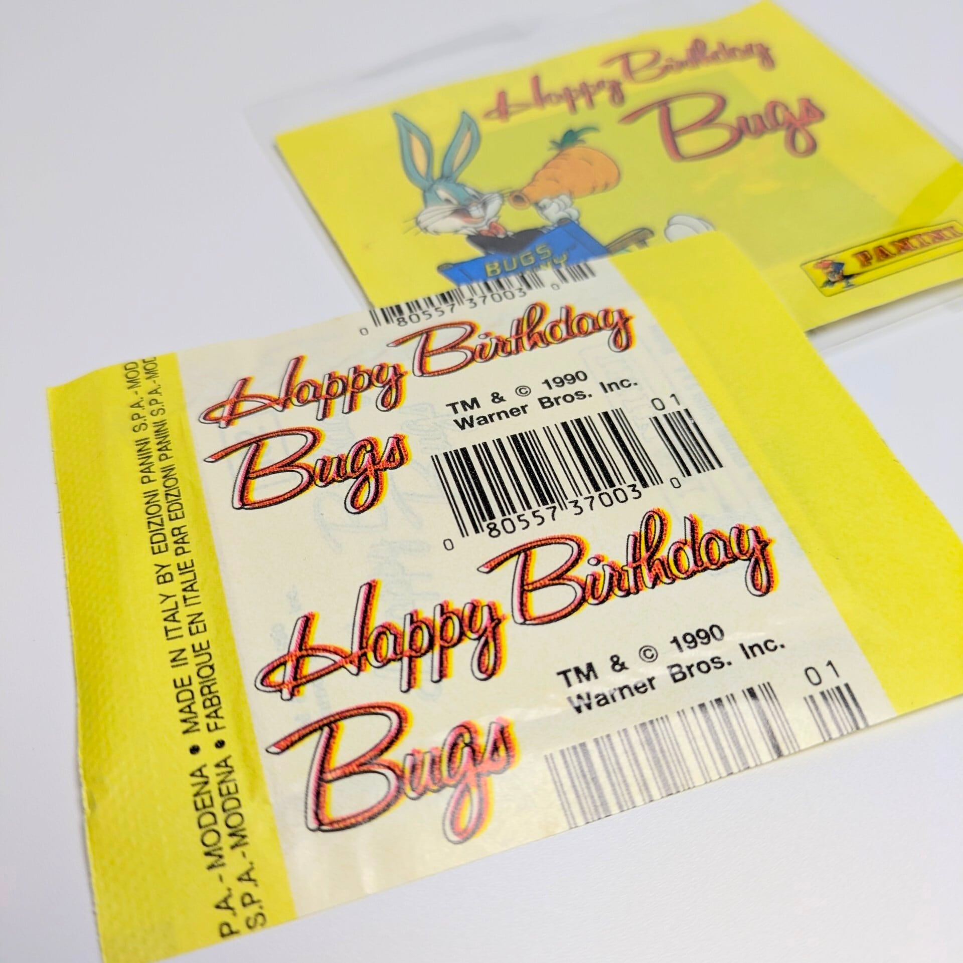 ☆送料無料!☆ VINTAGE 1990 【 Looney Tunes / ルーニー・テューンズ 】 Happy Birthday Bugs ステッカーパック / バッグス・バニー生誕50周年記念 /トレーディングステッカー 単品 (1個=6STICKER入)〚アメリカン雑貨 アメトイ〛