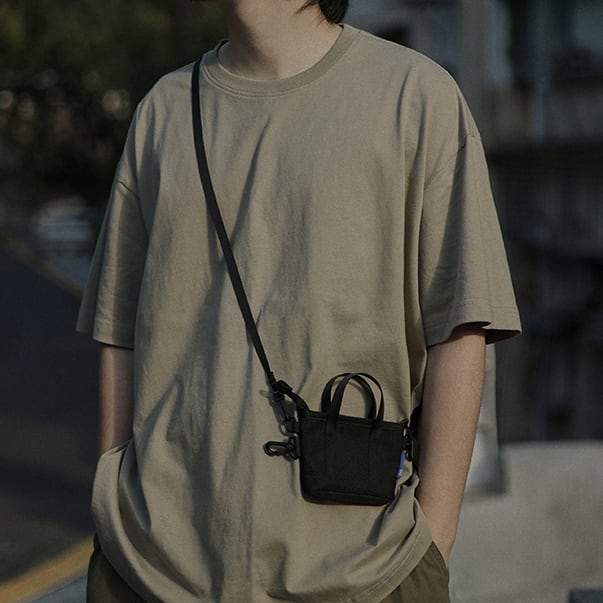 【予約販売】ショルダーバッグ メンズ シンプル ミニバッグ スクエア ブラック 黒 華奢 斜め掛け メッセンジャー こなれ感 お洒落 韓国 トレンド