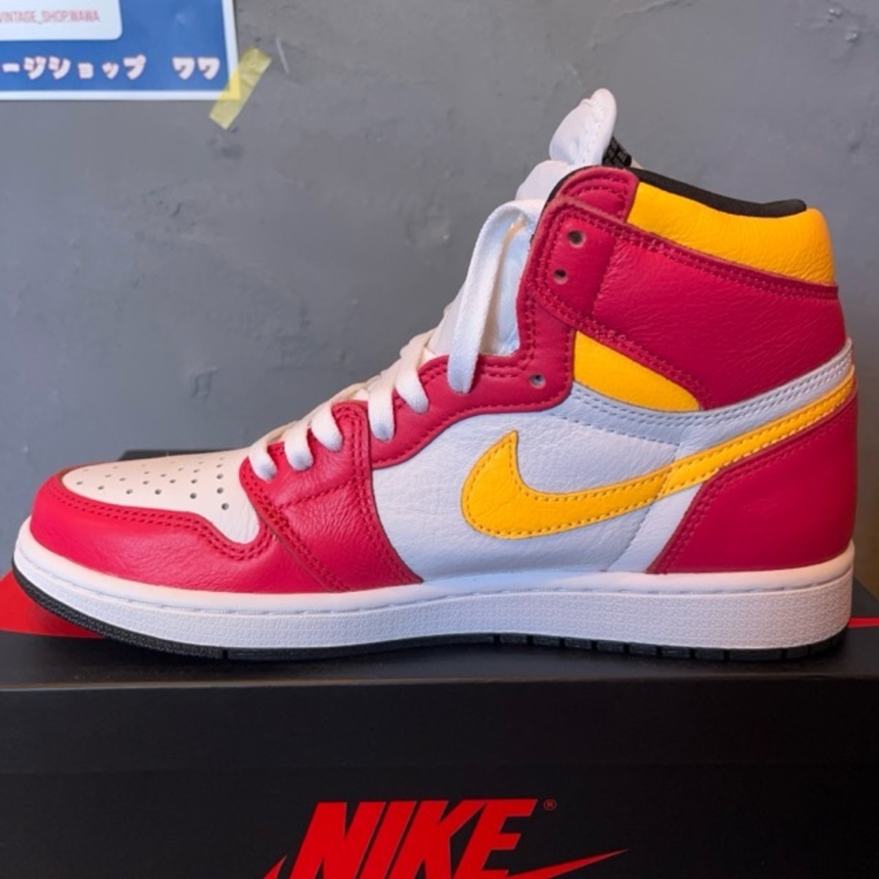 【新品未使用】ナイキ エアジョーダン1 ハイ OG "ライト フュージョンレッド" 555088-603