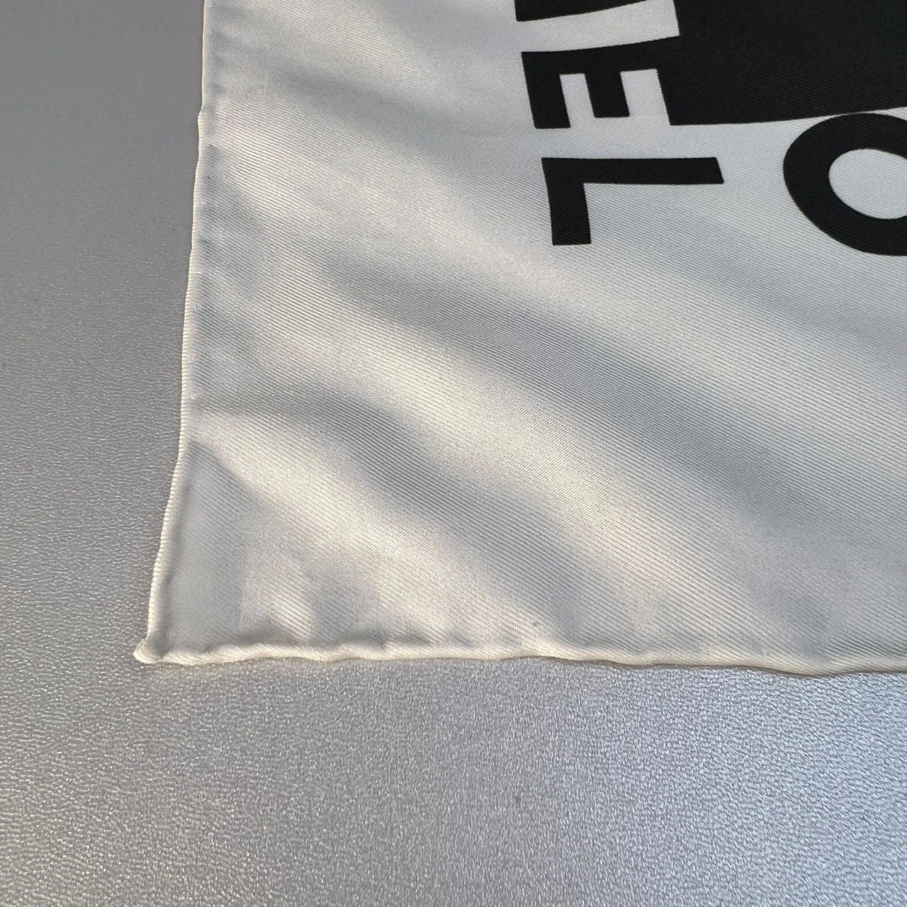 CHANEL シャネル シルクスカーフ ホワイト A-9448