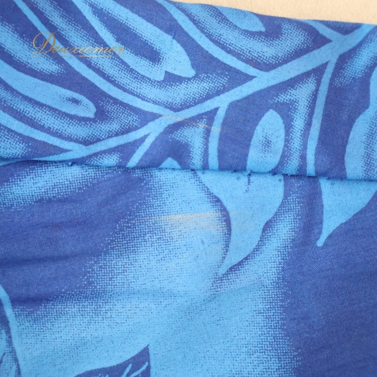 フラダンス 衣装 ワンピース ドレス ブルー系 CC Fashions ハワイ製 プルメリア柄 モンステラ柄 ハワイアンプリント アロハ フラ ダンス レッスン 練習 フリル 華やか 鮮やか さわやか 上品 かわいい おしゃれ 大人っぽい 青 水色 フラダンス用 トロピカル 美しい 夏 軽やか 柔らかい フェミニン