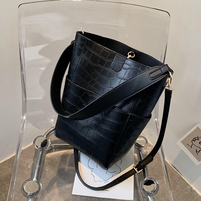 ビッグバッグ女性2020新しい流行のファッションシンプルな大容量の写真と香港スタイルのメッセンジャーバケットバッグのマザーショルダーバッグバージョン 手作りハンドバック81045970859