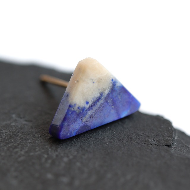 14kgf｜ラピスラズリの小さな富士山｜12月誕生石・一点もの 片耳スタッドピアス