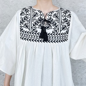 Front embroidery tassel dress (off-white)