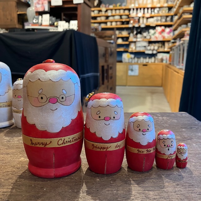 サンタクロースとお正月が楽しめる　リバーシブルマトリョーシカ　松田知子