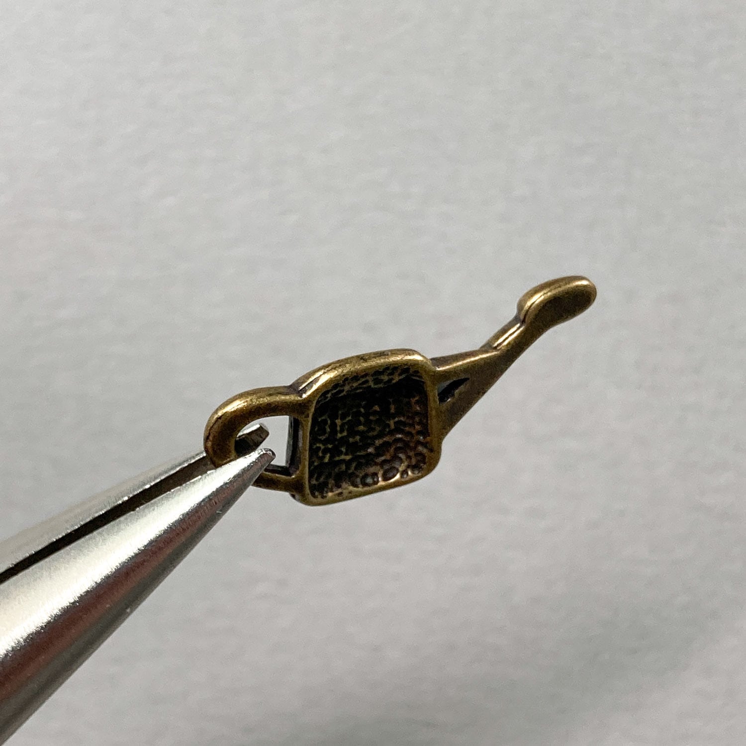 アンティーク風 横ライン入りジョウロチャーム | Dua-アクセサリー