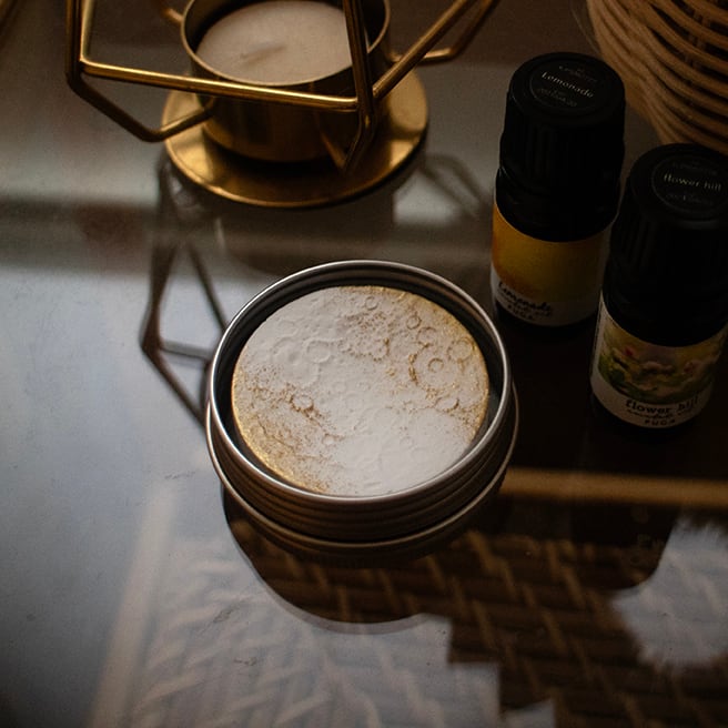 持ち運び便利】mobile moon stone | 缶入り月のアロマストーン《月夜の