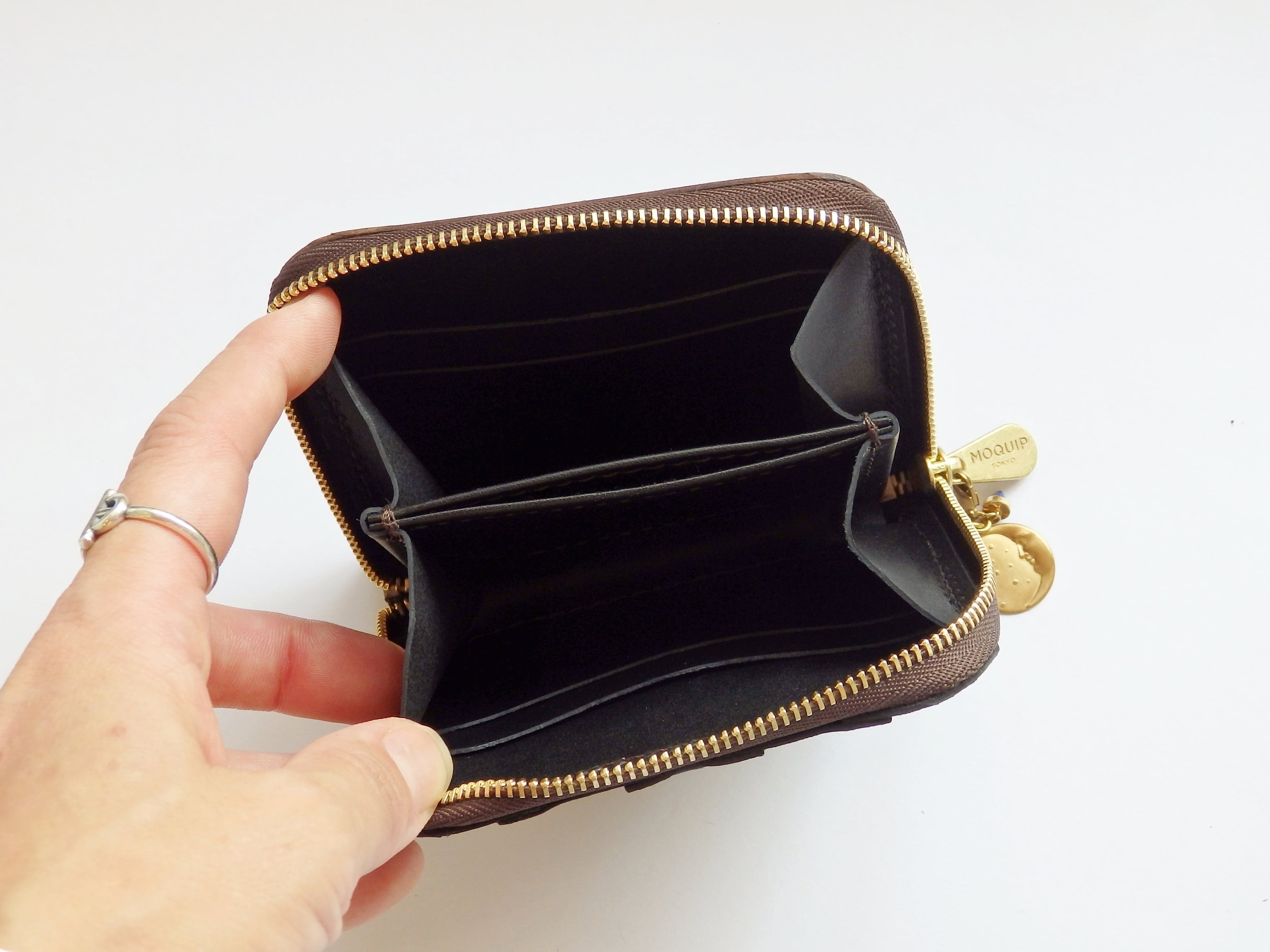 MOQUIP ー FLP限定ガルーシャラウンドパース ブラック ー | flponline