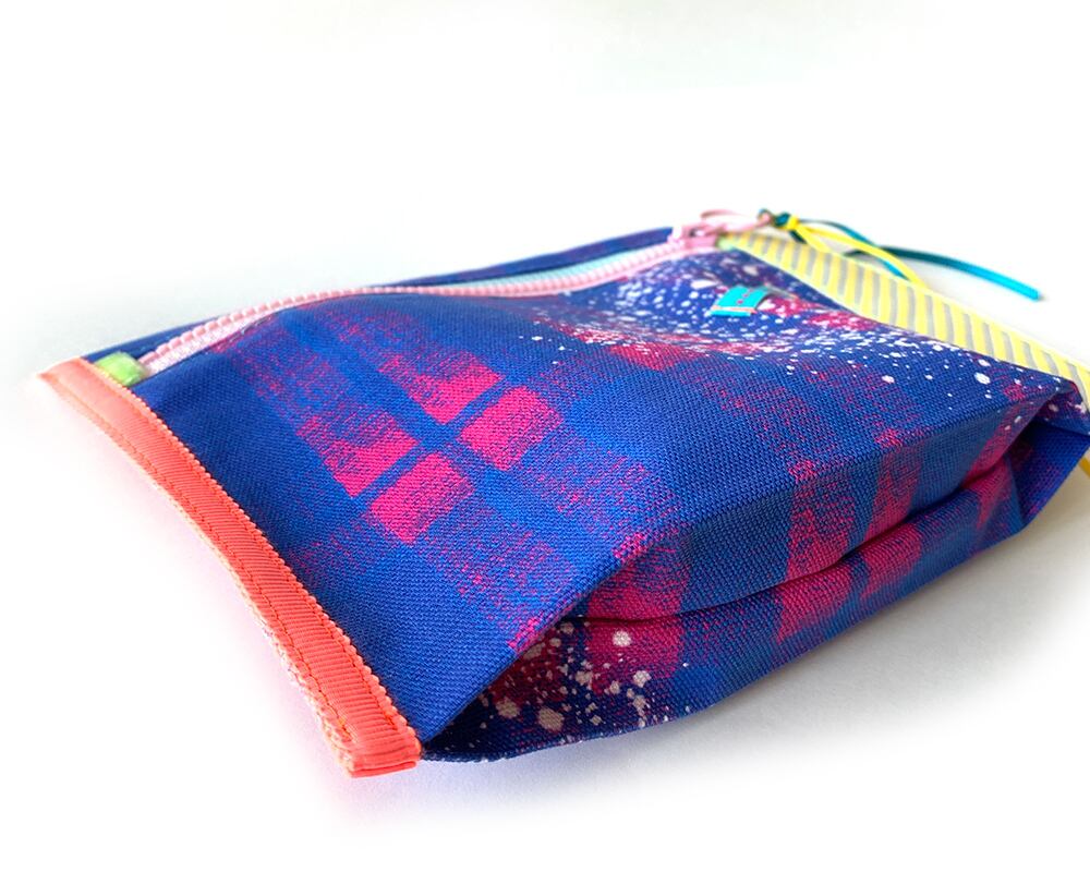 斜めチェック-ファスナーポーチ 赤 マチ付き スリムポーチ 送料無料 | Raff