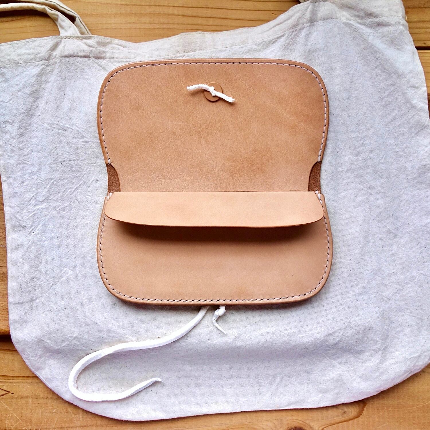 ロングトラッカーウォレット　コンチョ トラッカーウォレット チェーン付き 長財布 牛革 コンチョ付き メンズ