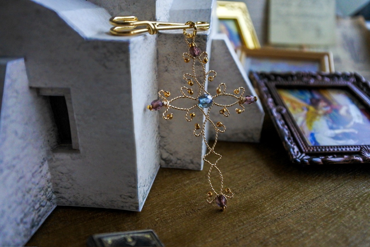 noster（ブローチ・ゴールド）