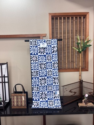 竺仙　綿絽白地　市松格子に菊模様